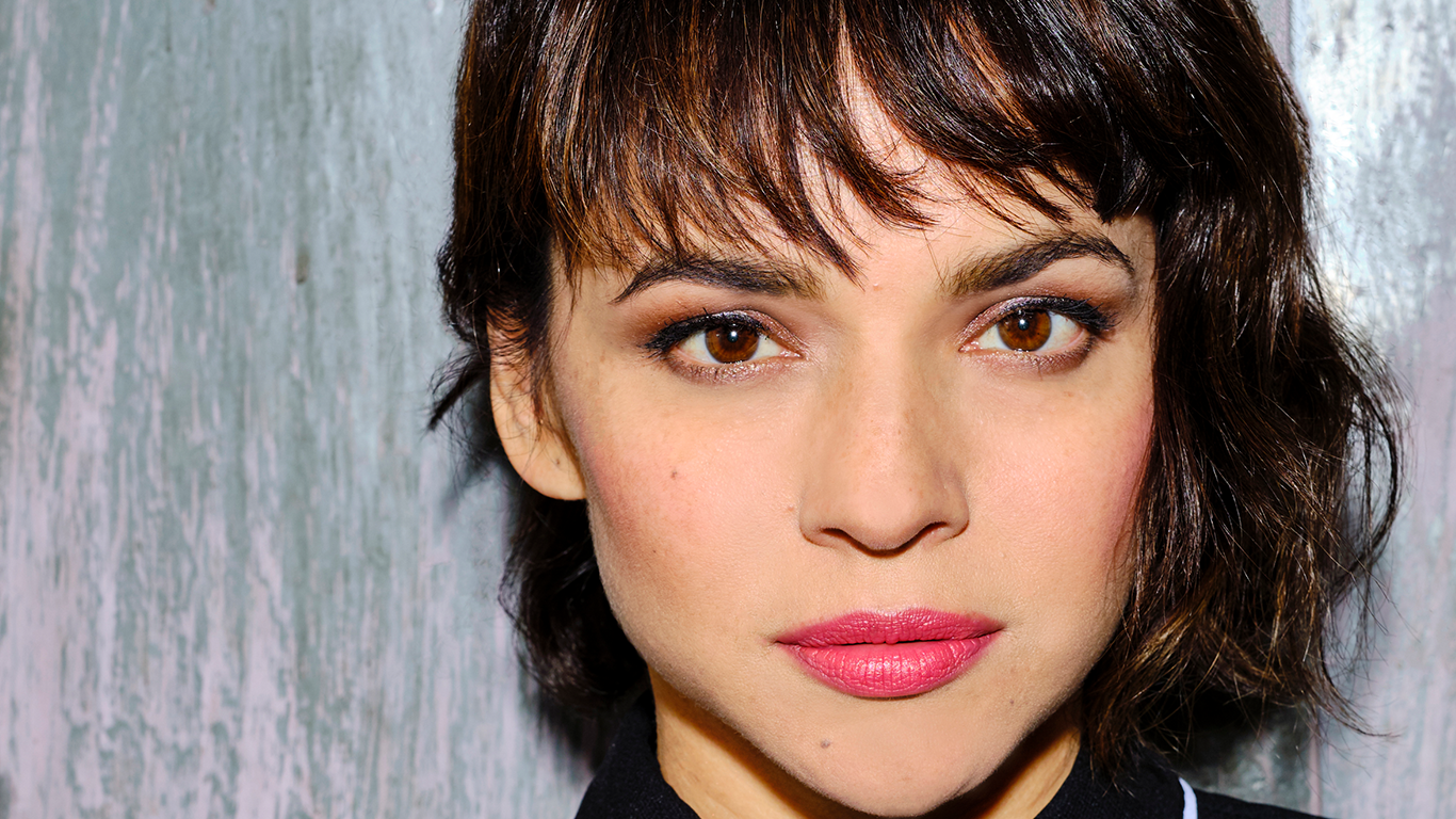 Norah Jones To Release Begin Again A Collection Of Singles Out April